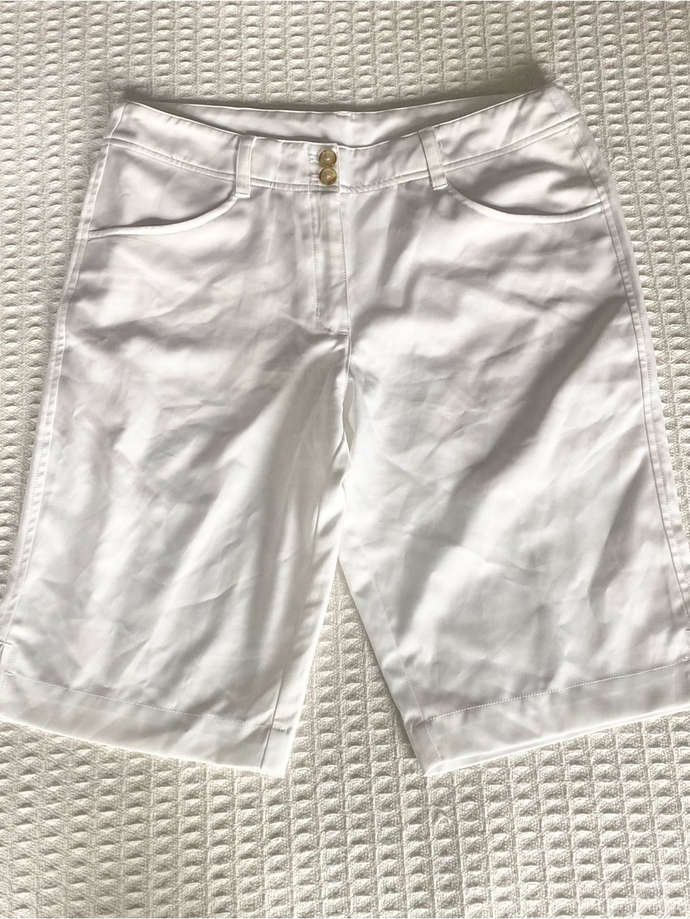 Callaway White Bermuda Golf Shorts size 4